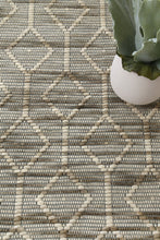 Load image into Gallery viewer, Pune Lattice Moss Wool Rug
