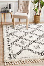 Load image into Gallery viewer, Amwaj 33 White Rug
