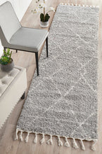 Load image into Gallery viewer, Amwaj 44 Silver Runner Rug
